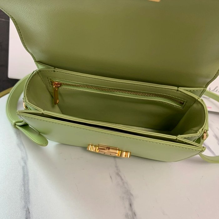 셀린느 레플리카 샤이니 카프스킨 틴 트리오페 백 188423BF4 43