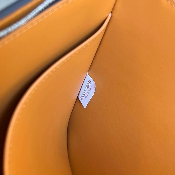 보테가베네타 하프 지퍼 파우치 클러치백 (10COLOR) 레플리카 미러급 SA급 S급 고퀄리티  [남성여성공용] - best 57