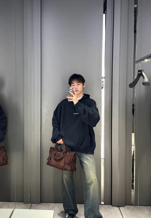 발렌시아가 모노그램 자수 OS핏 후드티 2컬러 레플리카 미러급 SA급 S급 고퀄리티 하이엔드 최상급 의류 [남성여성공용] 5