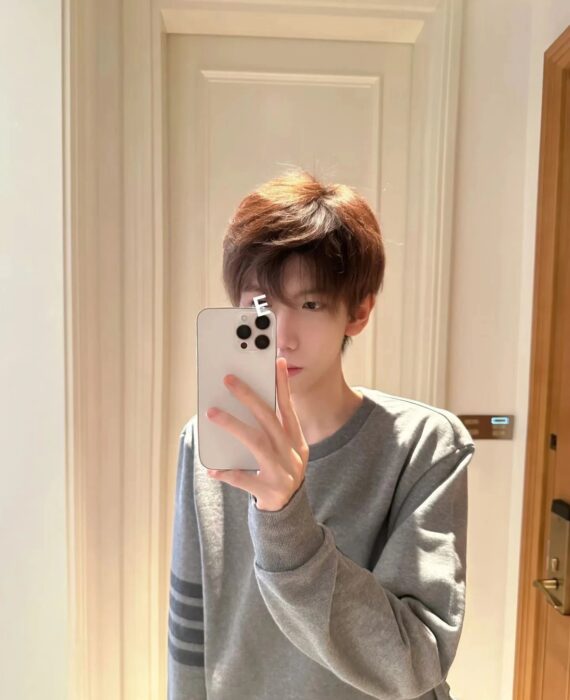 톰브라운 사선 크루넥 맨투맨 2컬러 레플리카 미러급 SA급 S급 고퀄리티 하이엔드 최상급 의류 [남성여성공용] 4