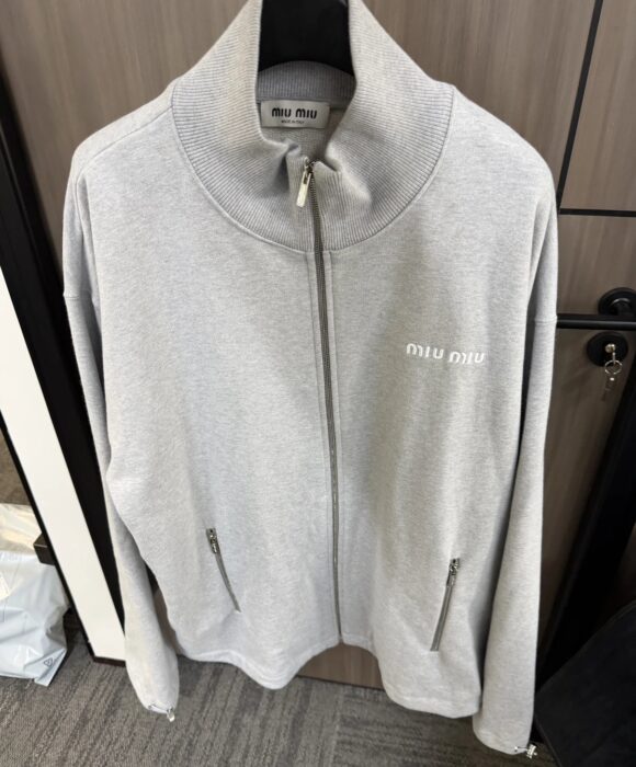 미우미우 지퍼 맨투맨 단색 자켓 그레이 레플리카 미러급 SA급 S급 고퀄리티 하이엔드 최상급 의류 [남성여성공용] 3