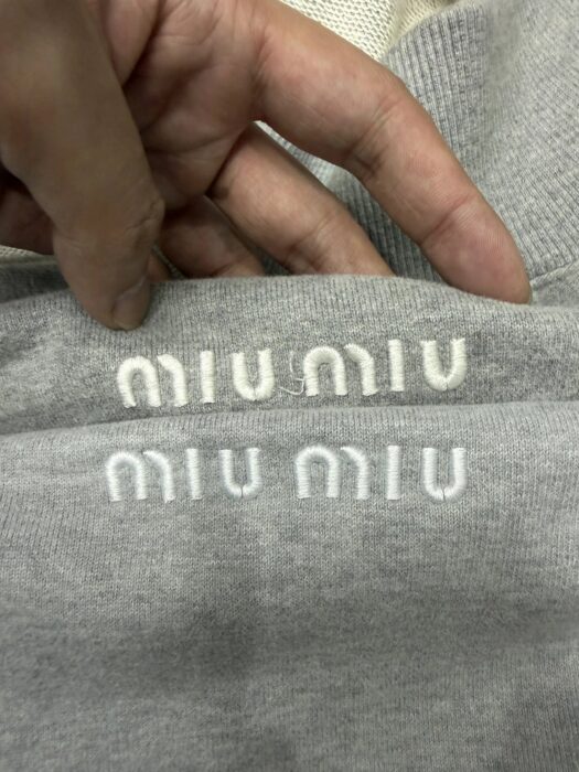 미우미우 지퍼 맨투맨 단색 자켓 그레이 레플리카 미러급 SA급 S급 고퀄리티 하이엔드 최상급 의류 [남성여성공용] 4