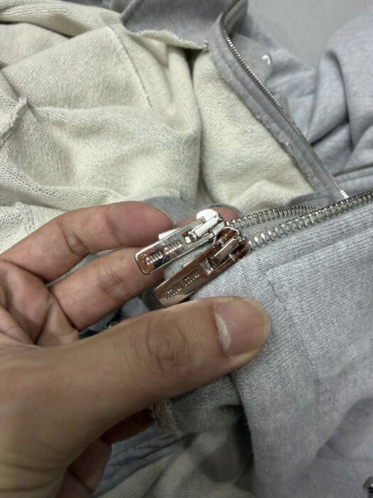 미우미우 지퍼 맨투맨 단색 자켓 그레이 레플리카 미러급 SA급 S급 고퀄리티 하이엔드 최상급 의류 [남성여성공용] 6