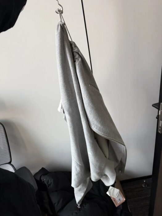 미우미우 지퍼 맨투맨 단색 자켓 그레이 레플리카 미러급 SA급 S급 고퀄리티 하이엔드 최상급 의류 [남성여성공용] 11