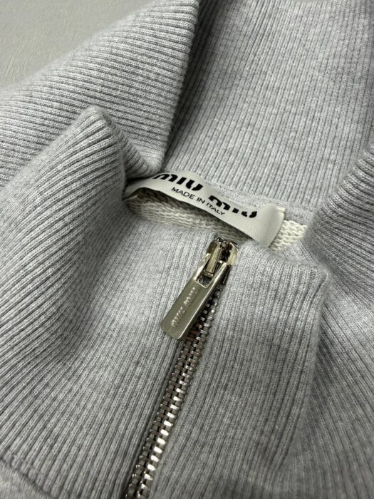 미우미우 지퍼 맨투맨 단색 자켓 그레이 레플리카 미러급 SA급 S급 고퀄리티 하이엔드 최상급 의류 [남성여성공용] 17