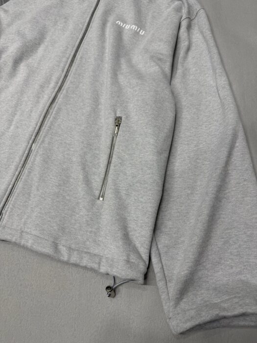 미우미우 지퍼 맨투맨 단색 자켓 그레이 레플리카 미러급 SA급 S급 고퀄리티 하이엔드 최상급 의류 [남성여성공용] 18