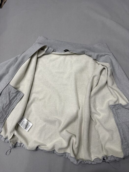 미우미우 지퍼 맨투맨 단색 자켓 그레이 레플리카 미러급 SA급 S급 고퀄리티 하이엔드 최상급 의류 [남성여성공용] 25