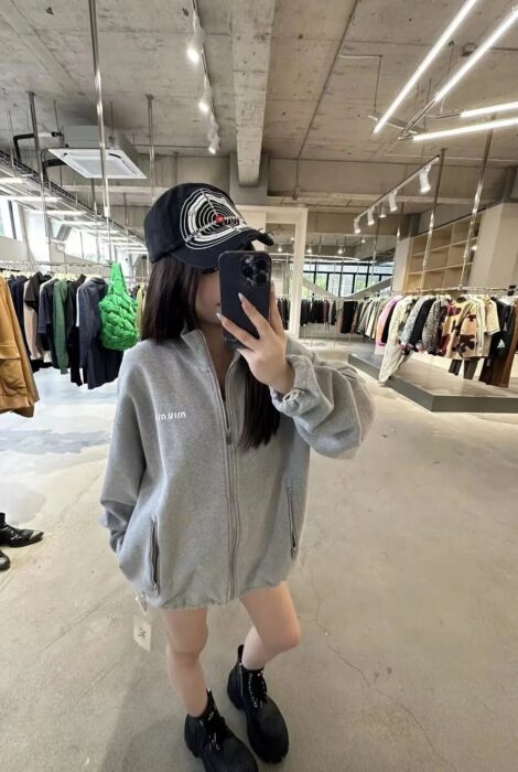 미우미우 지퍼 맨투맨 단색 자켓 그레이 레플리카 미러급 SA급 S급 고퀄리티 하이엔드 최상급 의류 [남성여성공용] 33