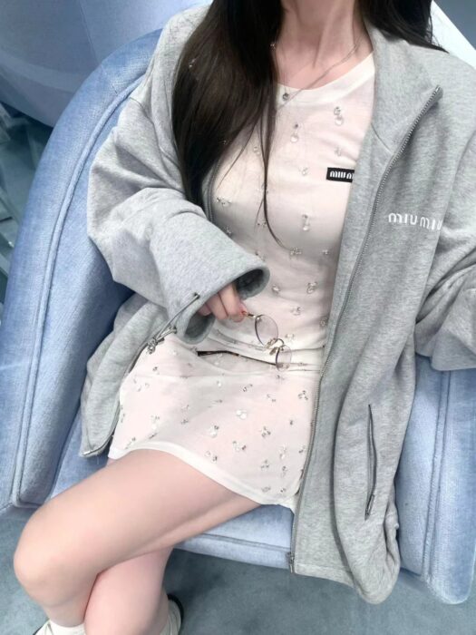 미우미우 지퍼 맨투맨 단색 자켓 그레이 레플리카 미러급 SA급 S급 고퀄리티 하이엔드 최상급 의류 [남성여성공용] 35