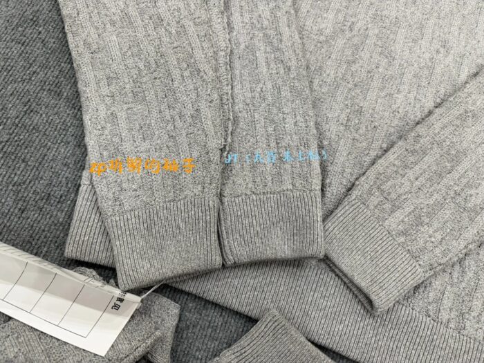 디올 오블리크 스웨터 그레이 코튼 블렌드 자카드 레플리카 미러급 SA급 S급 고퀄리티 하이엔드 최상급 의류 [남성여성공용] 16