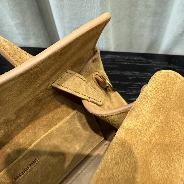 자크뮈스 탑 핸들 백 호박색 스웨이드 스몰 레플리카 미러급 SA급 S급 고퀄리티 최상급 하이엔드 가방 [여성] 10