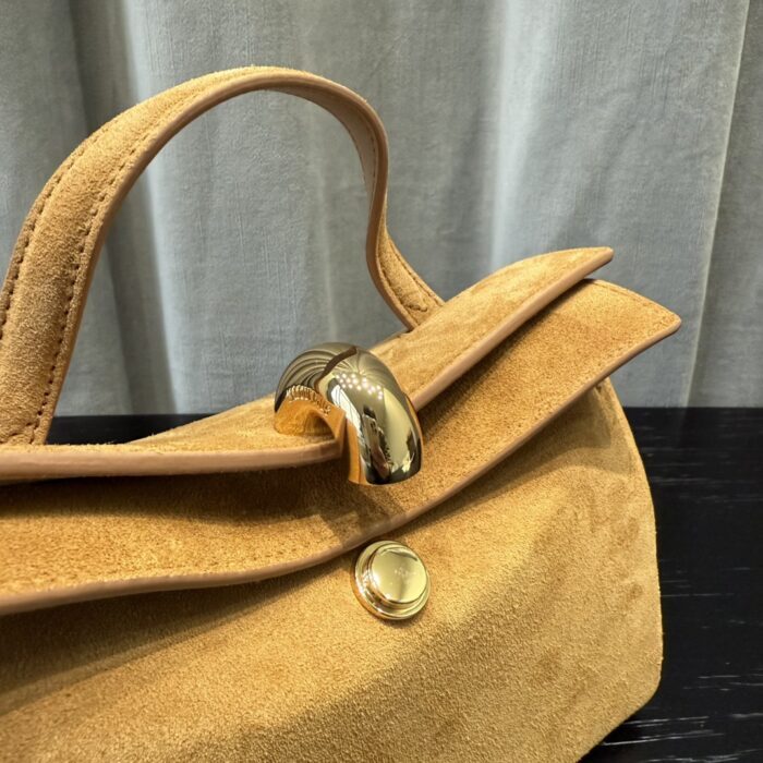 자크뮈스 탑 핸들 백 호박색 스웨이드 스몰 레플리카 미러급 SA급 S급 고퀄리티 최상급 하이엔드 가방 [여성] 12