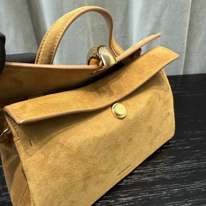 자크뮈스 탑 핸들 백 호박색 스웨이드 스몰 레플리카 미러급 SA급 S급 고퀄리티 최상급 하이엔드 가방 [여성] 13
