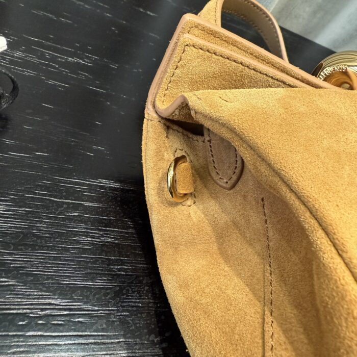 자크뮈스 탑 핸들 백 호박색 스웨이드 스몰 레플리카 미러급 SA급 S급 고퀄리티 최상급 하이엔드 가방 [여성] 15