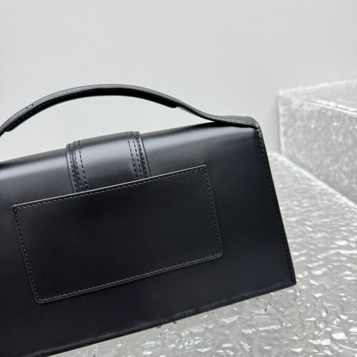 자크뮈스 밤비노 크로스바디 플랩백 블랙 금장 유광 레더 레플리카 미러급 SA급 S급 고퀄리티 최상급 하이엔드 가방 [여성] 9