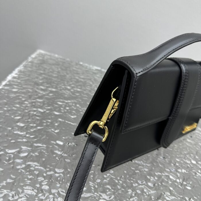 자크뮈스 밤비노 크로스바디 플랩백 블랙 금장 유광 레더 레플리카 미러급 SA급 S급 고퀄리티 최상급 하이엔드 가방 [여성] 11