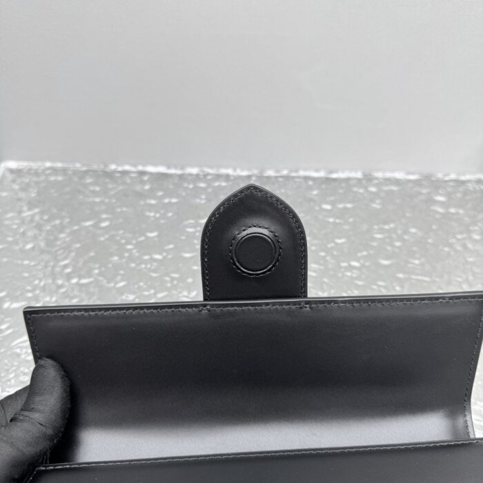 자크뮈스 밤비노 크로스바디 플랩백 블랙 금장 유광 레더 레플리카 미러급 SA급 S급 고퀄리티 최상급 하이엔드 가방 [여성] 14