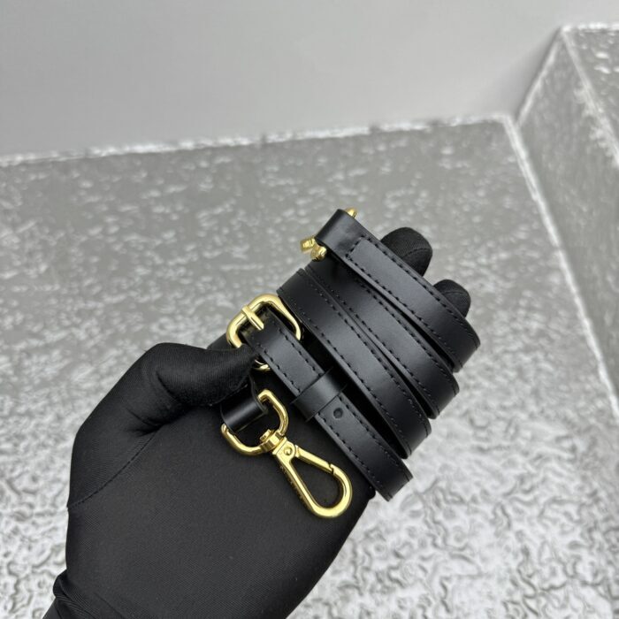 자크뮈스 밤비노 크로스바디 플랩백 블랙 금장 유광 레더 레플리카 미러급 SA급 S급 고퀄리티 최상급 하이엔드 가방 [여성] 13