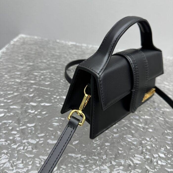 자크뮈스 밤비노 크로스바디 플랩백 블랙 스몰 금장 유광 레더 레플리카 미러급 SA급 S급 고퀄리티 최상급 하이엔드 가방 [여성] 9