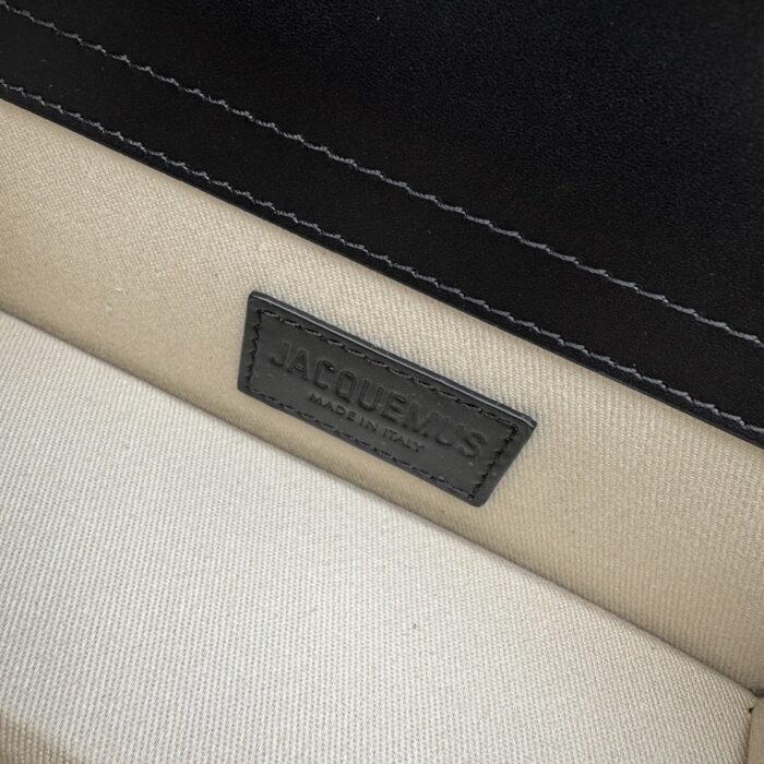 자크뮈스 밤비노 크로스바디 플랩백 블랙 스몰 금장 유광 레더 레플리카 미러급 SA급 S급 고퀄리티 최상급 하이엔드 가방 [여성] 14