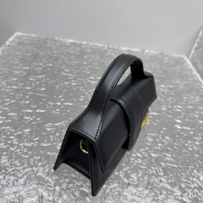 자크뮈스 밤비노 크로스바디 플랩백 블랙 스몰 금장 유광 레더 레플리카 미러급 SA급 S급 고퀄리티 최상급 하이엔드 가방 [여성] 11