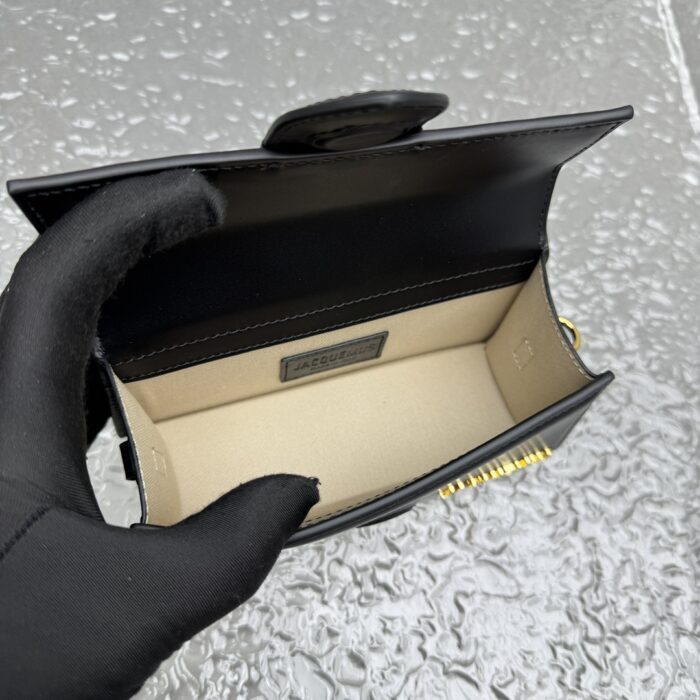 자크뮈스 밤비노 크로스바디 플랩백 블랙 스몰 금장 유광 레더 레플리카 미러급 SA급 S급 고퀄리티 최상급 하이엔드 가방 [여성] 3