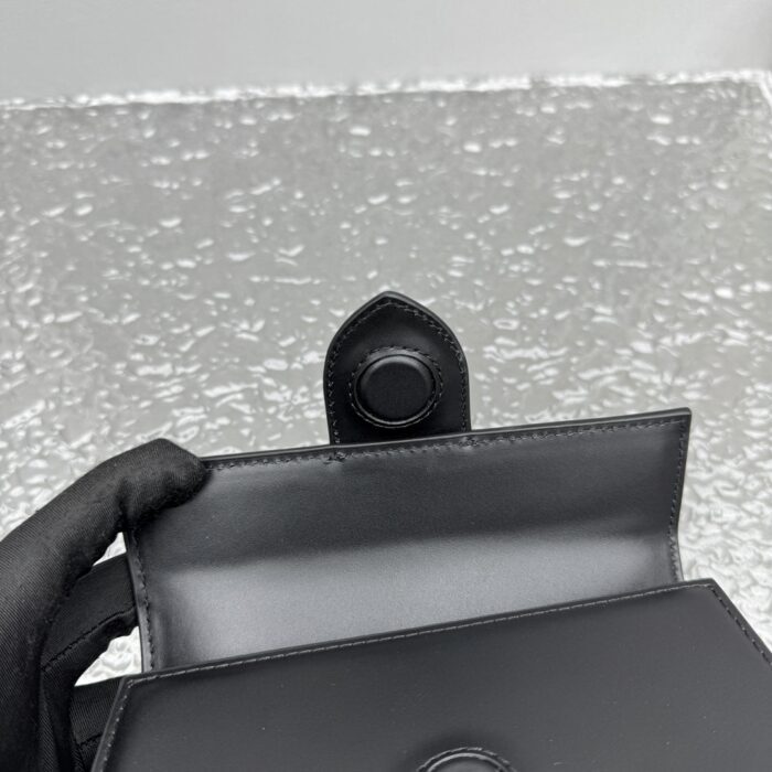 자크뮈스 밤비노 크로스바디 플랩백 블랙 스몰 금장 유광 레더 레플리카 미러급 SA급 S급 고퀄리티 최상급 하이엔드 가방 [여성] 12