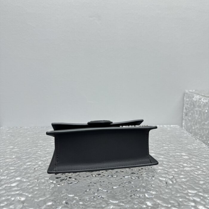 자크뮈스 밤비노 크로스바디 플랩백 블랙 스몰 은장 무광 레더 레플리카 미러급 SA급 S급 고퀄리티 최상급 하이엔드 가방 [여성] 6