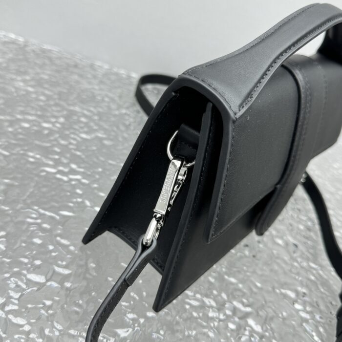 자크뮈스 밤비노 크로스바디 플랩백 블랙 은장 무광 레더 레플리카 미러급 SA급 S급 고퀄리티 최상급 하이엔드 가방 [여성] 10