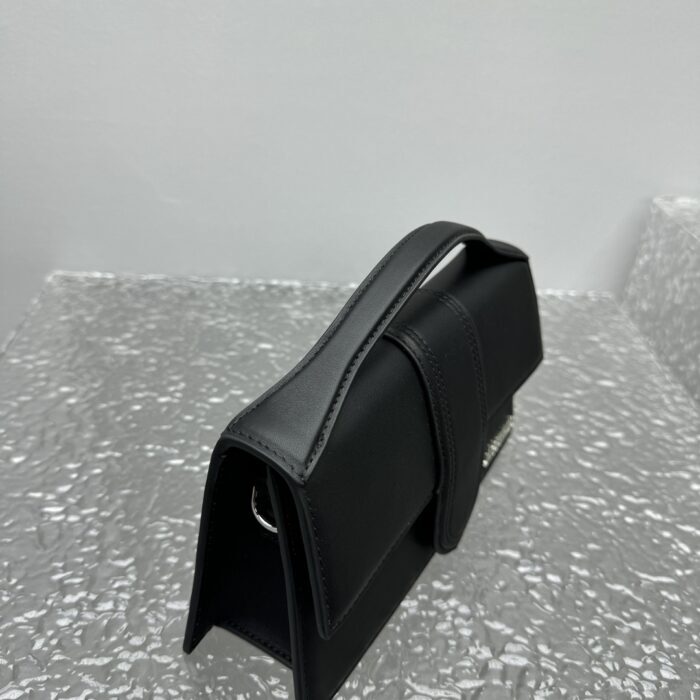 자크뮈스 밤비노 크로스바디 플랩백 블랙 은장 무광 레더 레플리카 미러급 SA급 S급 고퀄리티 최상급 하이엔드 가방 [여성] 7