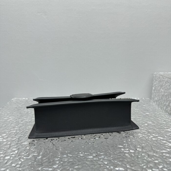 자크뮈스 밤비노 크로스바디 플랩백 블랙 은장 무광 레더 레플리카 미러급 SA급 S급 고퀄리티 최상급 하이엔드 가방 [여성] 6