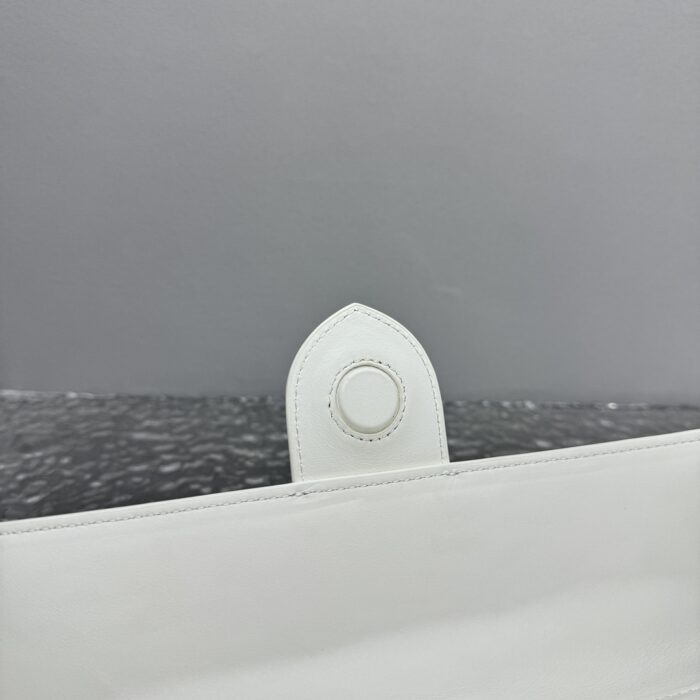 자크뮈스 르 밤비노 롱 플랩백 화이트 금장 레플리카 미러급 SA급 S급 고퀄리티 최상급 하이엔드 가방 [여성] 11