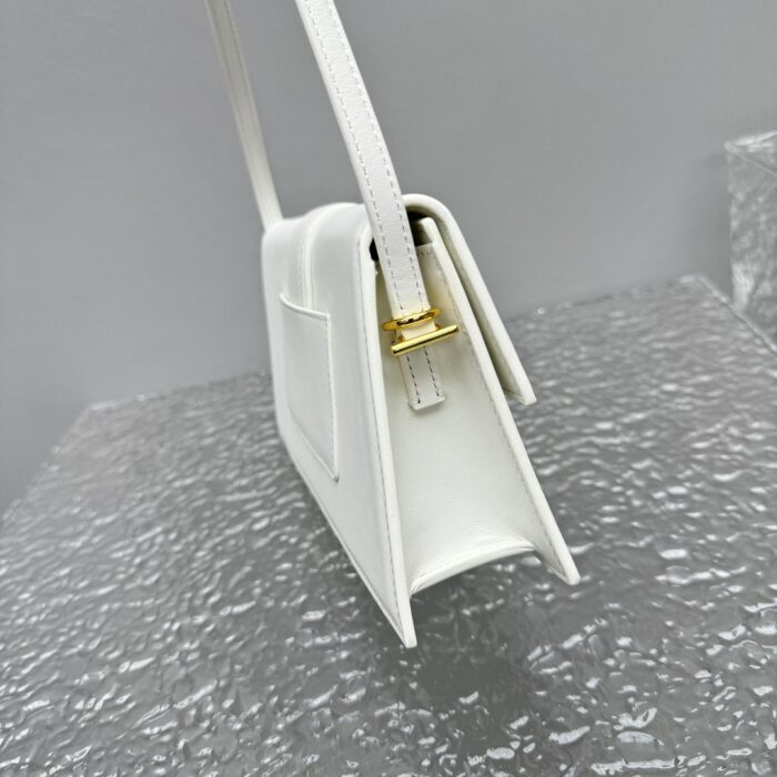 자크뮈스 르 밤비노 롱 플랩백 화이트 금장 레플리카 미러급 SA급 S급 고퀄리티 최상급 하이엔드 가방 [여성] 9