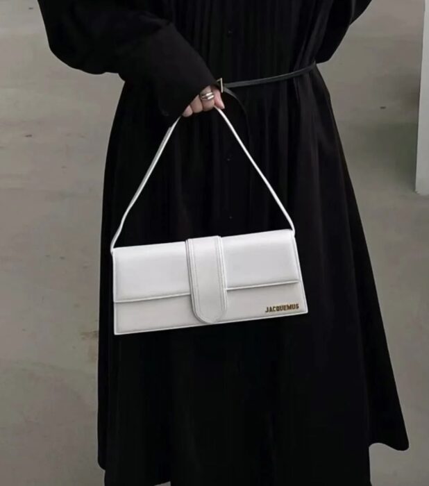 자크뮈스 르 밤비노 롱 플랩백 화이트 금장 레플리카 미러급 SA급 S급 고퀄리티 최상급 하이엔드 가방 [여성]
