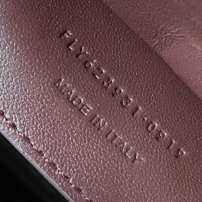 생로랑 그랑 드 뿌드르 엠보스드 가죽 소재의 CASSANDRA 미디엄 탑 핸들 백 블랙 623931 레플리카 미러급 SA급 S급 고퀄리티 최상급 하이엔드 가방 [여성] 11