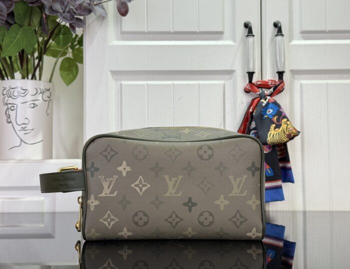 루이비통 도프 키트 카키 M26963 레플리카 미러급 SA급 S급 고퀄리티 최상급 하이엔드 가방 [남성여성공용]