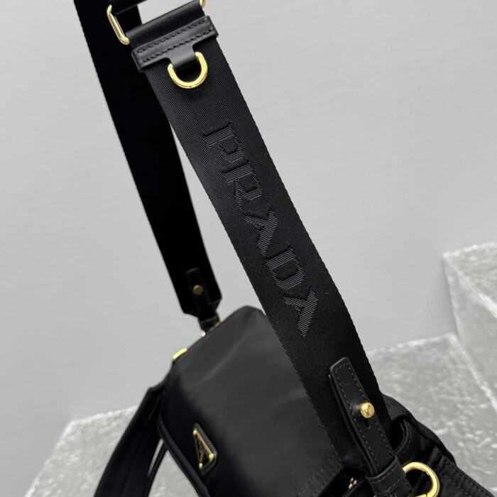 프라다 익스플로어 스몰 리나일론 숄더백 블랙 레플리카 미러급 SA급 S급 고퀄리티 최상급 하이엔드 가방 [남성여성공용] 10
