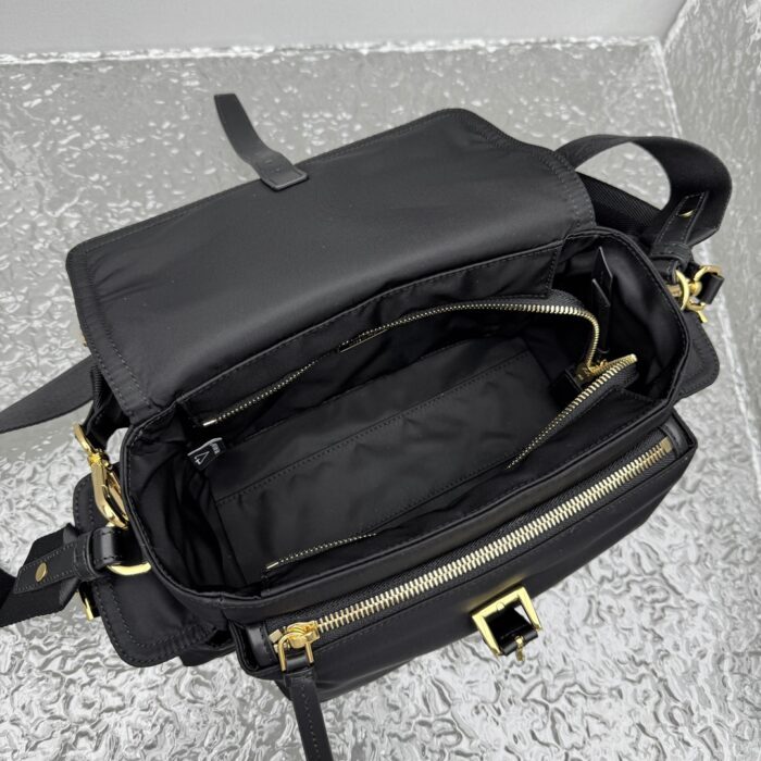프라다 익스플로어 스몰 리나일론 숄더백 블랙 레플리카 미러급 SA급 S급 고퀄리티 최상급 하이엔드 가방 [남성여성공용] 5