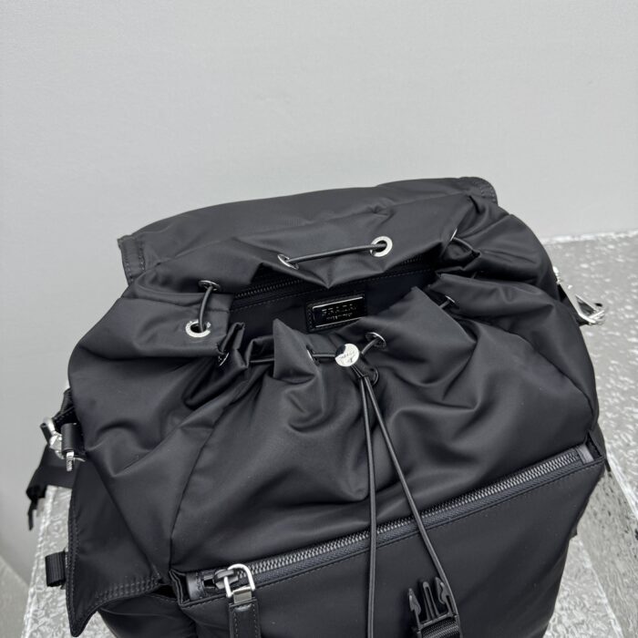 프라다 익스플로어 리나일론 백팩 블랙 레플리카 미러급 SA급 S급 고퀄리티 최상급 하이엔드 가방 [남성여성공용] 17