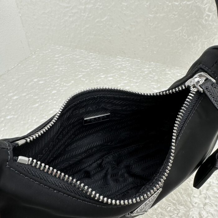 프라다 리에디션 리나일론 호보백 블랙 레플리카 미러급 SA급 S급 고퀄리티 최상급 하이엔드 가방 [여성] 4