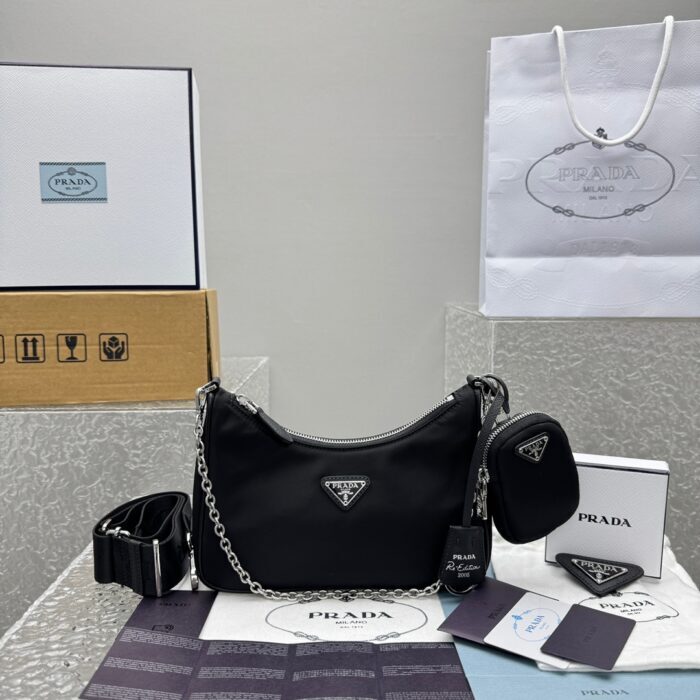 프라다 리에디션 2005 리나일론 앤 사피아노 레더 백 참 블랙 레플리카 미러급 SA급 S급 고퀄리티 최상급 하이엔드 가방 [남성여성공용] 3