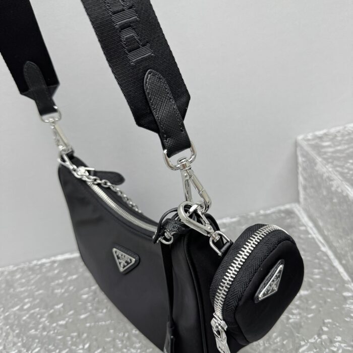 프라다 리에디션 2005 리나일론 앤 사피아노 레더 백 참 블랙 레플리카 미러급 SA급 S급 고퀄리티 최상급 하이엔드 가방 [남성여성공용] 9