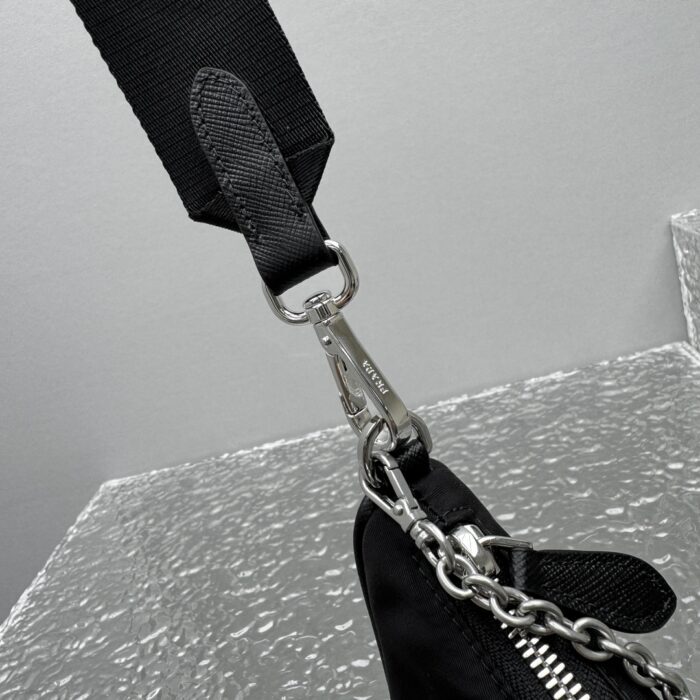 프라다 리에디션 2005 리나일론 앤 사피아노 레더 백 참 블랙 레플리카 미러급 SA급 S급 고퀄리티 최상급 하이엔드 가방 [남성여성공용] 18