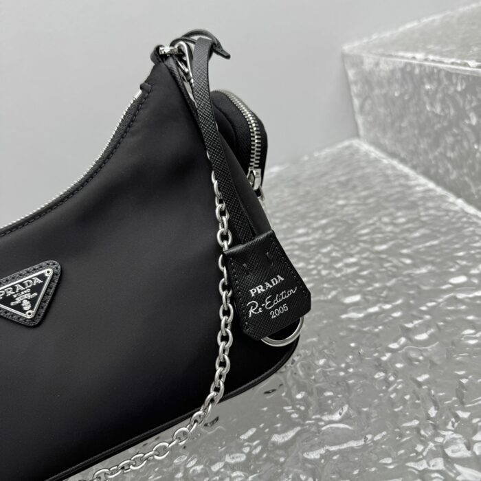 프라다 리에디션 2005 리나일론 앤 사피아노 레더 백 참 블랙 레플리카 미러급 SA급 S급 고퀄리티 최상급 하이엔드 가방 [남성여성공용] 19