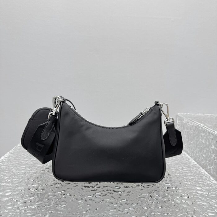 프라다 리에디션 2005 리나일론 앤 사피아노 레더 백 참 블랙 레플리카 미러급 SA급 S급 고퀄리티 최상급 하이엔드 가방 [남성여성공용] 4