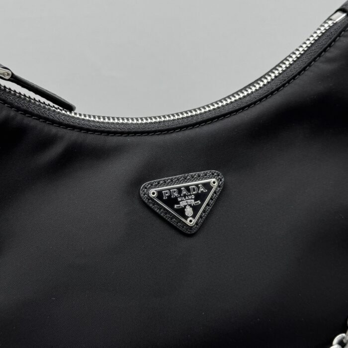 프라다 리에디션 2005 리나일론 앤 사피아노 레더 백 참 블랙 레플리카 미러급 SA급 S급 고퀄리티 최상급 하이엔드 가방 [남성여성공용] 14
