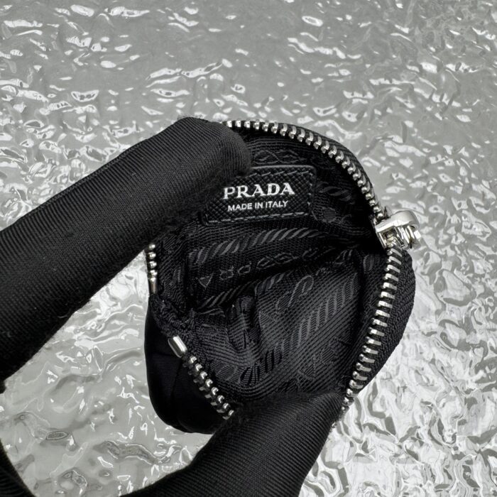 프라다 리에디션 2005 리나일론 앤 사피아노 레더 백 참 블랙 레플리카 미러급 SA급 S급 고퀄리티 최상급 하이엔드 가방 [남성여성공용] 16