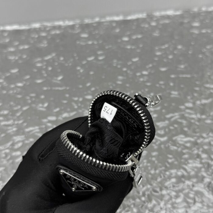 프라다 리에디션 2005 리나일론 앤 사피아노 레더 백 참 블랙 레플리카 미러급 SA급 S급 고퀄리티 최상급 하이엔드 가방 [남성여성공용] 17