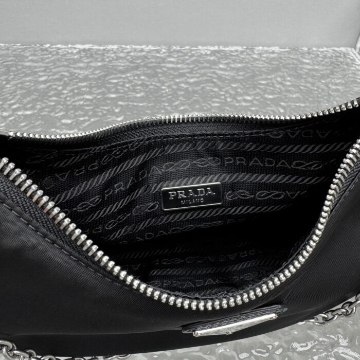 프라다 리에디션 2005 리나일론 앤 사피아노 레더 백 참 블랙 레플리카 미러급 SA급 S급 고퀄리티 최상급 하이엔드 가방 [남성여성공용] 20