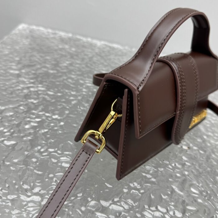 자크뮈스 밤비노 크로스바디 플랩백 다크 브라운 스몰 금장 무광 KBZ 레플리카 미러급 SA급 S급 고퀄리티 최상급 하이엔드 가방 [여성] 10